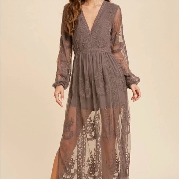 Elegant Sheer Lace Romper Dress - Picture 3 of 5